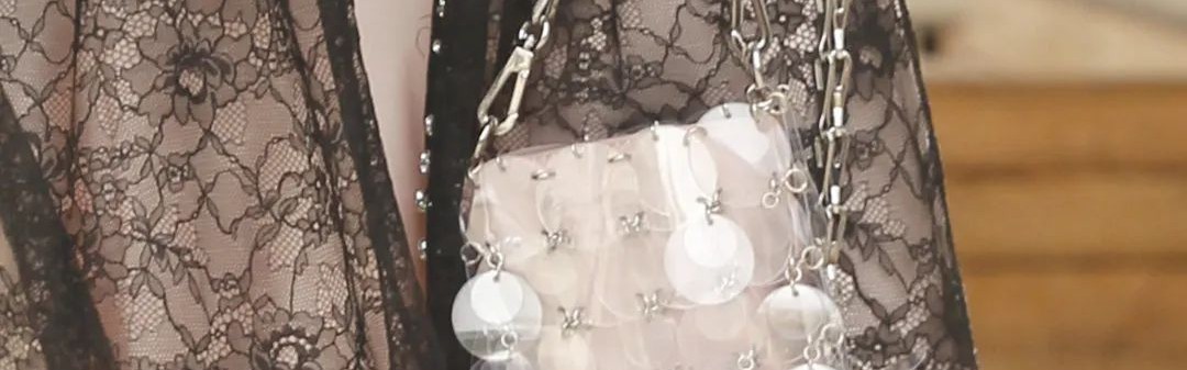 想要宋妍霏的手机包，用它来装时髦！