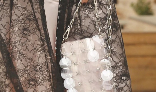 想要宋妍霏的手机包，用它来装时髦！