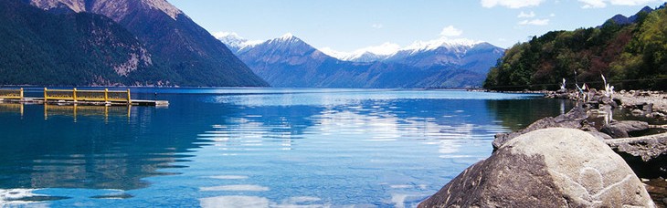 秋日林芝，落入凡间的彩石