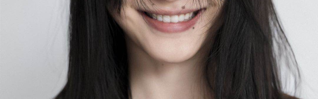 这个小眼睛谐星女孩是幸运的吗？