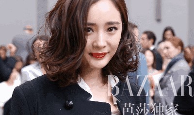 杨幂有三宝：自拍长腿穿得好！