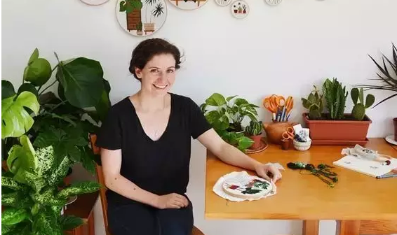 找不到好工作，这些植物绣品却让她名声大噪！