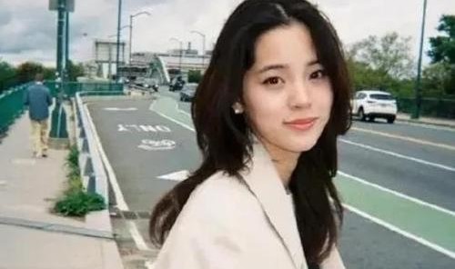 见证了欧阳娜娜和赛琳娜的暴风成长，没想到她们连护手都这么绝……