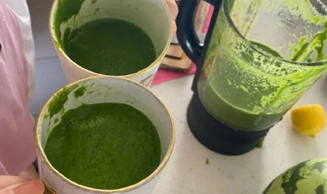 宋妍霏的好气色竟然是靠喝出来的？