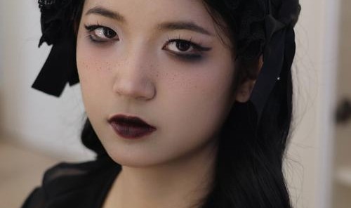 暗黑？趣味？复古？2020究竟流行什么妆？