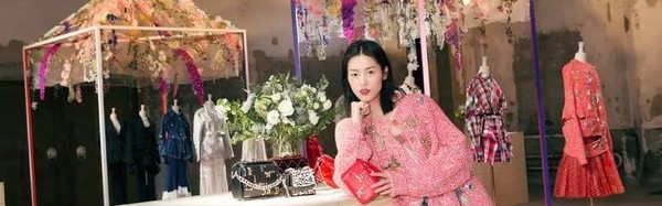 能把这颜色穿得这么水灵不甜腻的，我只服刘雯！【每日星范】