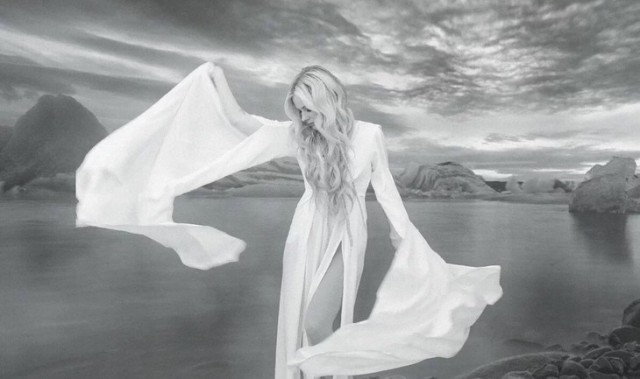 艾薇儿登台的这一刻，我们等了五年，她却是斗争了五年！