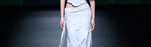 时尚芭莎90秒｜在上海时装周，发现中国设计师的时尚新视角