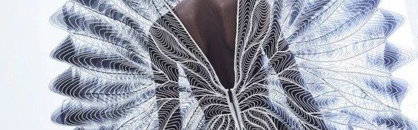 充满未来感的艺术时装竟然这么美！