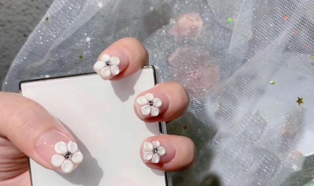 被向佐郭碧婷的婚礼照甜哭，这次的新娘美甲怎么比新娘妆还好看？！