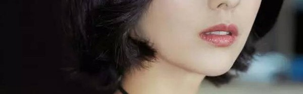 “第一锁骨”佟丽娅艳惊四座！脸变小下巴变尖都是锁骨的功劳！