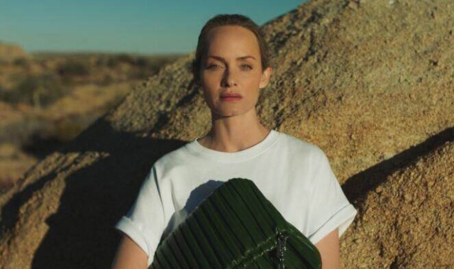 演绎春夏生态时尚KARL LAGERFELD X AMBER VALLETTA 联名系列发布