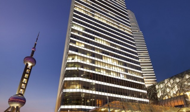 上海浦东丽思卡尔顿酒店金轩中餐厅摘得2021年《上海米其林指南》一星餐厅