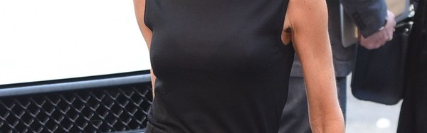 维多利亚 水晶靴配阔腿裤，到哪儿都像走台步！