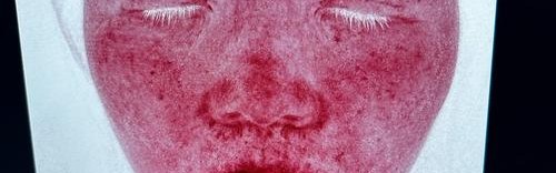 脸颊上的一抹红晕，就是初见心动的模样！