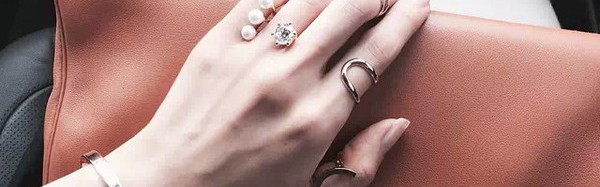 抢镜朋友圈前三甲，全靠手上戴的它！