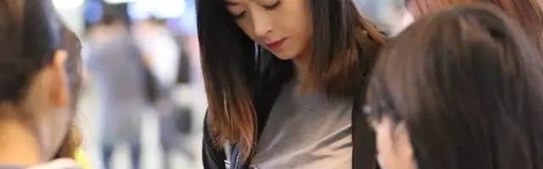 每日星范 ｜ 蒋欣 不矫揉不造作，穿着运动凉鞋就开始一路小跑赶飞机！