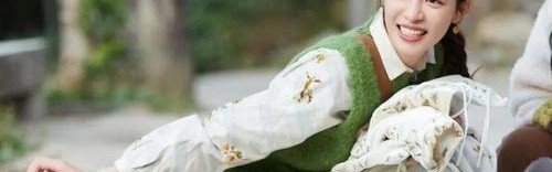 热巴都爱的 “奶奶牌” 毛背心，究竟有何魅力？