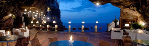 意大利酒店：岩洞里的餐厅