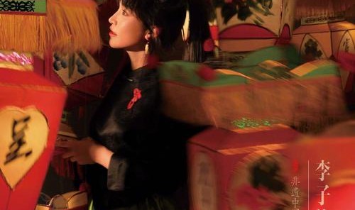 时尚芭莎90秒 ｜这个周末，就窝在沙发里看剧吧！