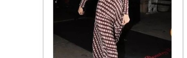 胸前开道口子？Kendall穿连衣裙这么“狠”呐！【每日星范】