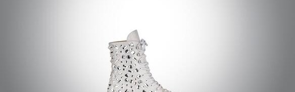 STUART WEITZMAN 推出款限量版星辰短靴