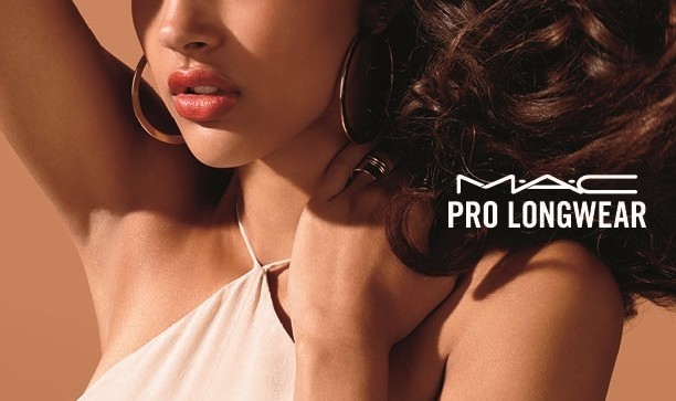 魅可持久焕亮防水粉底液