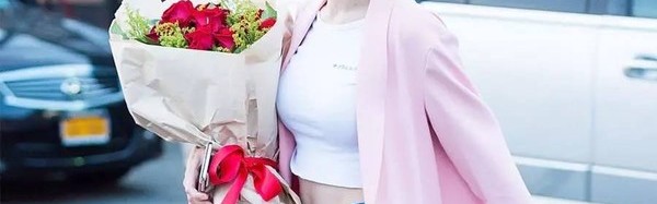 帽衫还是大幂的这件好看，李冰冰的小白裙你穿也很瘦！