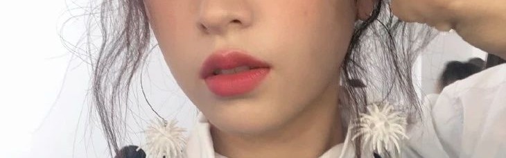 韩式滤镜带走了泫雅的磨皮特效，却没带走她脸上的……