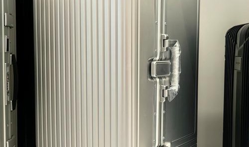 拉杆箱什么材料好,比较新的拉杆箱材料看起来更具传承性