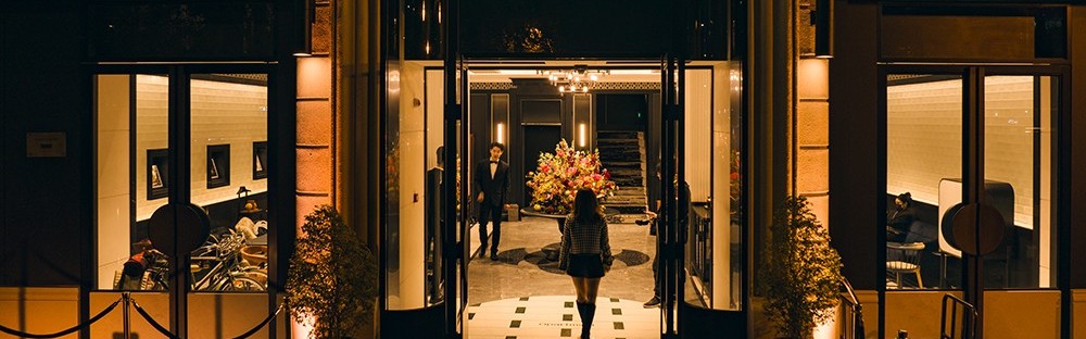 “娇”享圣诞庆典 探秘耀目绮境 法国娇兰 x Begüvm Khan倾情联袂 匠心挚献圣诞臻品