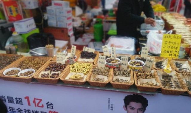 地摊10大快消品,宜陈列的商家有哪些？