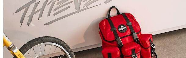 古驰与电子竞技俱乐部100 Thieves推出联名特版背包