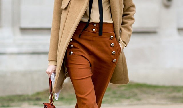 冷到小肚子出来了，一条海军裤让你不用健身也有小平腹