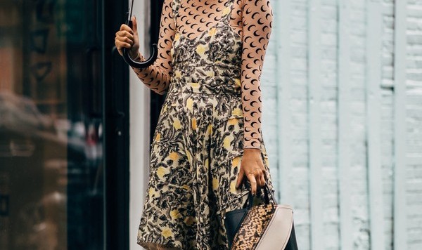 还在藏着掖着？今年把秋衣露出来才时髦！