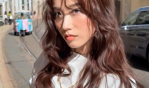 改变造型从头开始，换个新复古发色试试看呢？