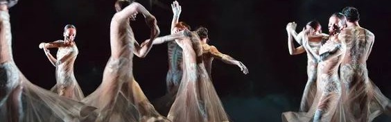 从T台到舞台,让我们看看与秀场上不一样的“高级定制”