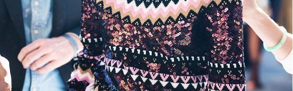 新穿法｜秋天有了新毛衣还不够，手镯戴在袖子上被玩火了！