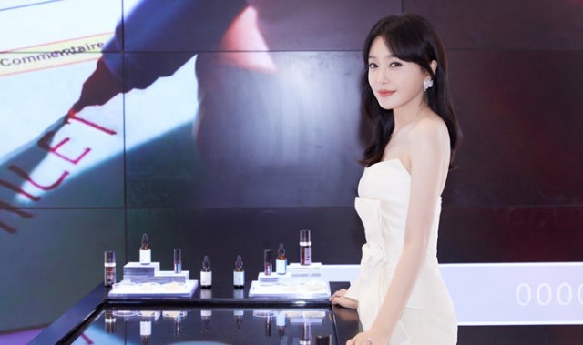 修丽可携手抗氧明眸体验官秦岚见证全新抗氧眼精华权威上市