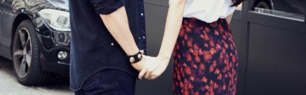 Angelababy T恤加半裙甜蜜出行~ 这”不起眼“的穿法杨幂刘雯也会！