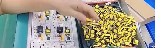 电子厂流水线,昆山顺顺电子工厂is流水线生产配件