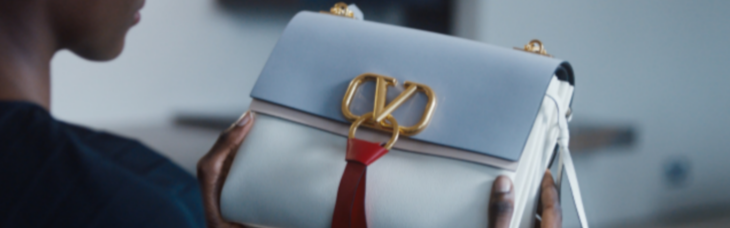 欧洲奢侈品在线零售商Mytheresa与Valentino合作推出VRING包袋以及VR时尚电影