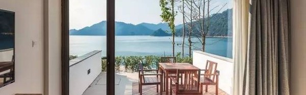 这家180°看湖景的微酒店，竟然不在大理，就藏在离你自驾2h隐世而居的徽派“小村落”里