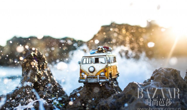 带着迷你小车周游世界，还有比这更萌的事情吗？！