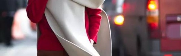 时髦精就是要披着毯子上街去拉轰！