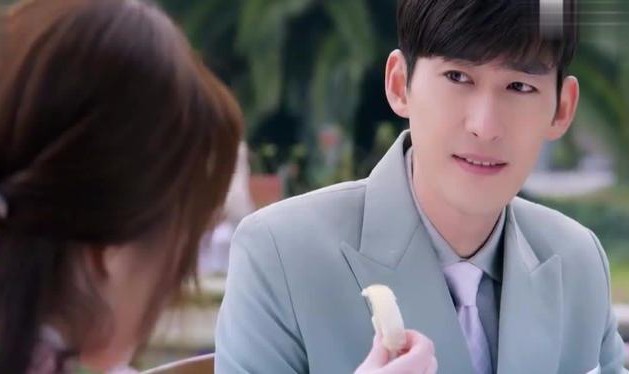 旧爱嫁给小傻子，新欢偏偏爱榴莲，张翰新剧咋就这么惨！【一周追剧红黑榜】