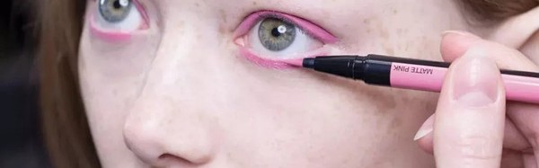 你说彩色眼线只适合博主超模？我怎么觉得和我的100件新衣都很搭呢！