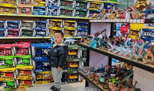 2-10元店货源批发玩具,如何进货？这些商家怎么做？