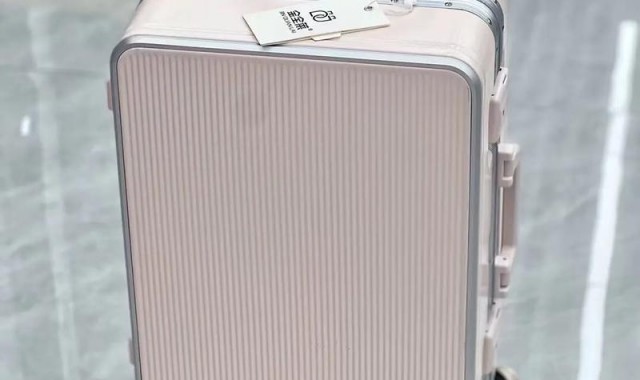 上海箱包工厂,酒王牧箱包上海店铺：用料上乘价格极高