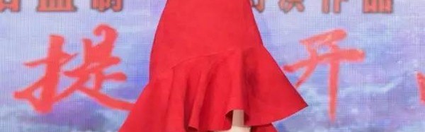 可怕了~ 杨幂的衣橱整个夏天都被T恤承包，还只玩扎进裤腰这一招！